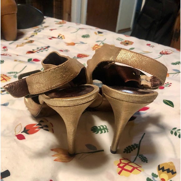 Vianni Collection gold heels. Size 10M.  Excellent condition. - Picture 3 of 4
